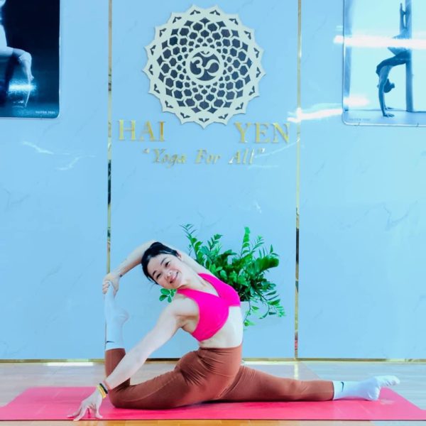 Hải Yến thực hiện tư thế xoạc