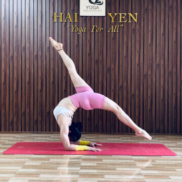 Hải Yến – tư thế uốn lưng